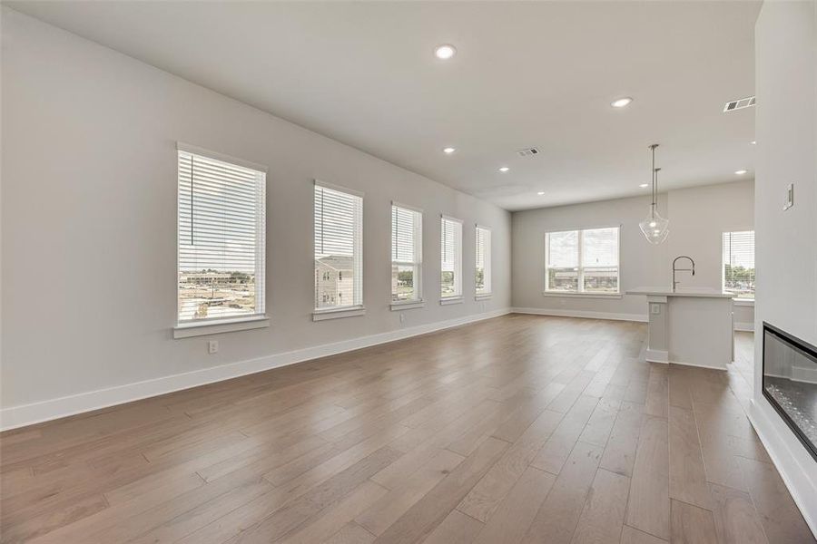 Spacious, unfurnished interior of a new home in Collin Creek, Plano (Image 15).