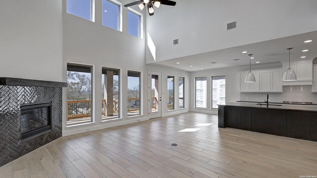 Spacious, unfurnished interior of a new home in The Ranches at Creekside, Boerne (Image 27).