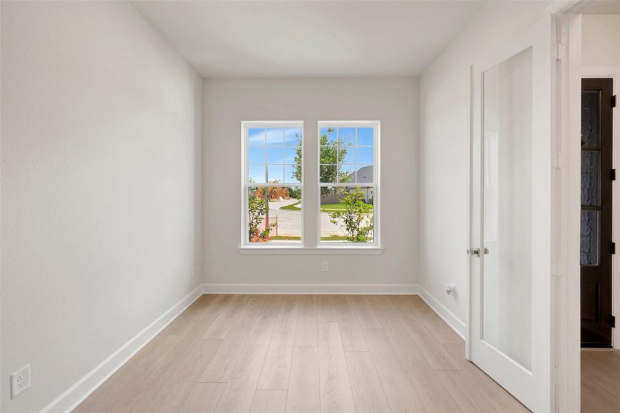 Spacious, unfurnished interior of a new home in Grange - Reserve Collection, Katy (Image 24).