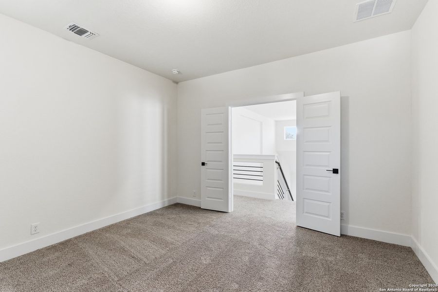 Spacious, unfurnished interior of a new home in Buffalo Crossing, Cibolo (Image 19).