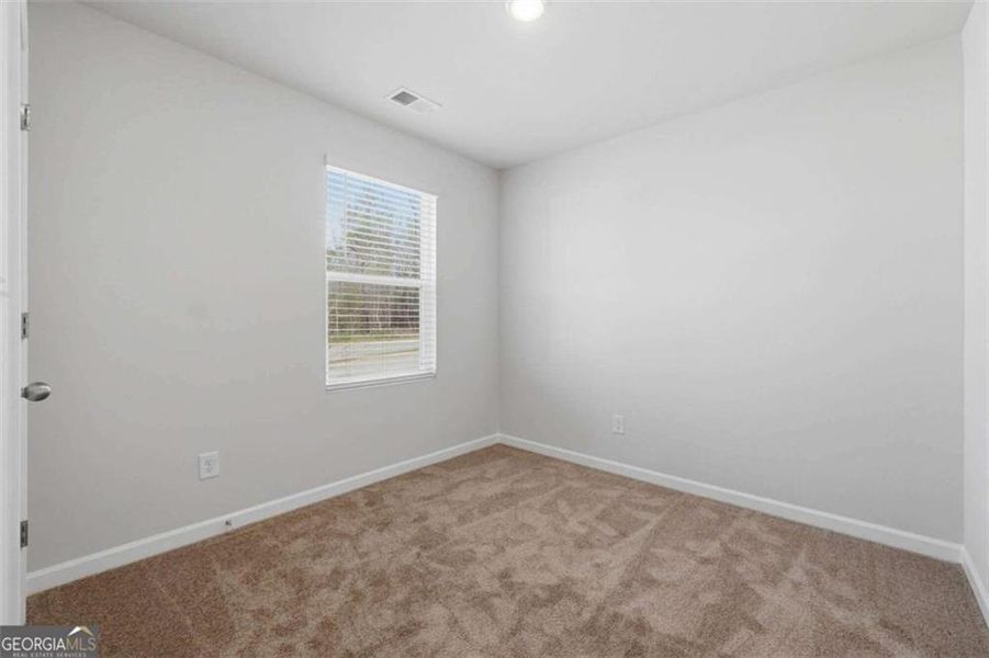 Spacious, unfurnished interior of a new home in The Grove At Mundy Mill, Gainesville (Image 11).