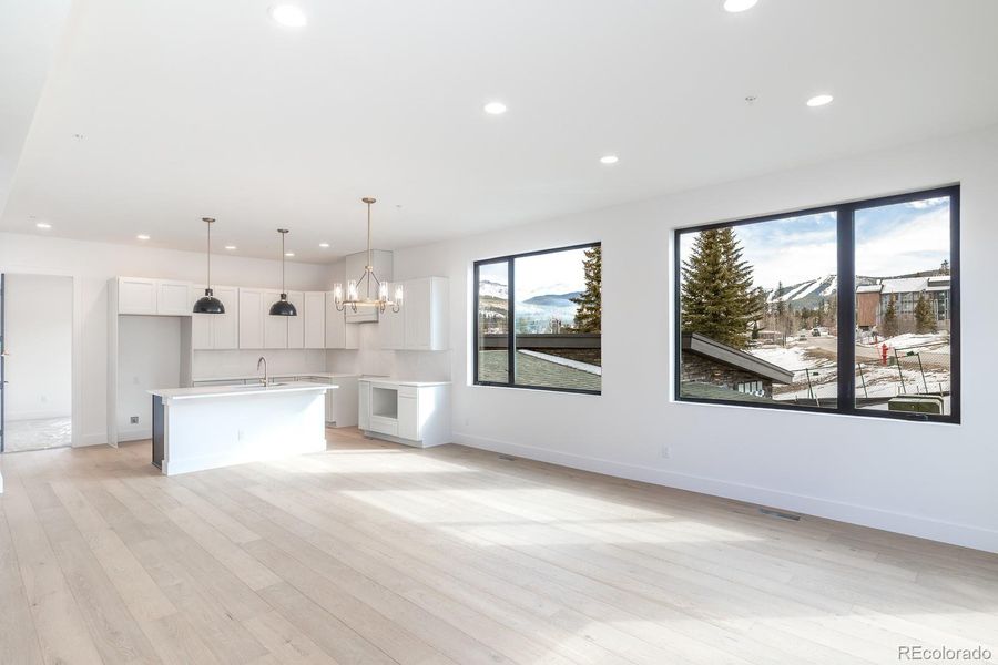 Spacious, unfurnished interior of a new home in , Winter Park (Image 18).