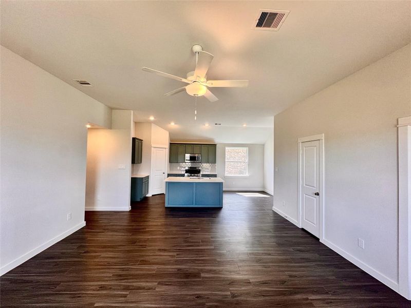 Spacious, unfurnished interior of a new home in Santa Fe, Cleveland (Image 16).