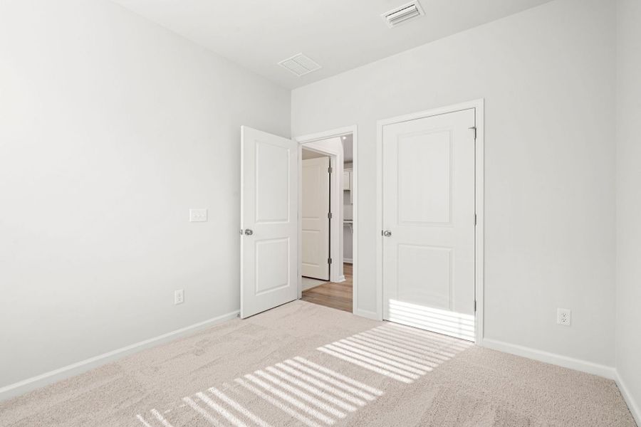 Spacious, unfurnished interior of a new home in Del Webb Savannah at Heartwood, Richmond Hill (Image 18).