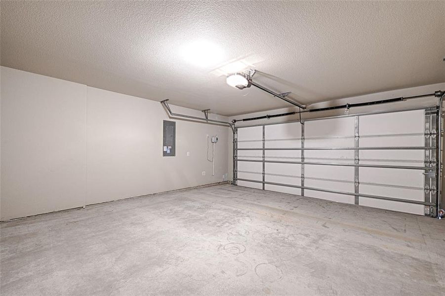 Spacious, unfurnished interior of a new home in Parks at Panchasarp Farms, Burleson (Image 21).