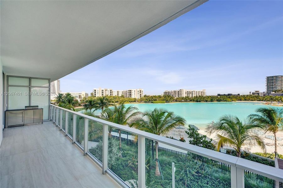 Condo located in Miami, FL showcasing its design and architecture (Image 24).