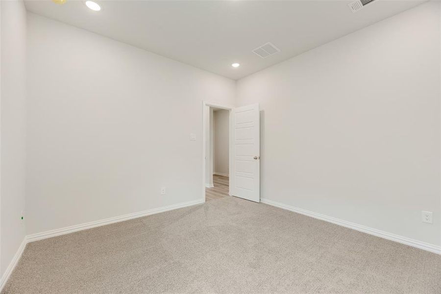 Spacious, unfurnished interior of a new home in Sutton Fields, Celina (Image 12).