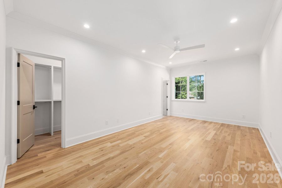 Spacious en suite bedroom 4