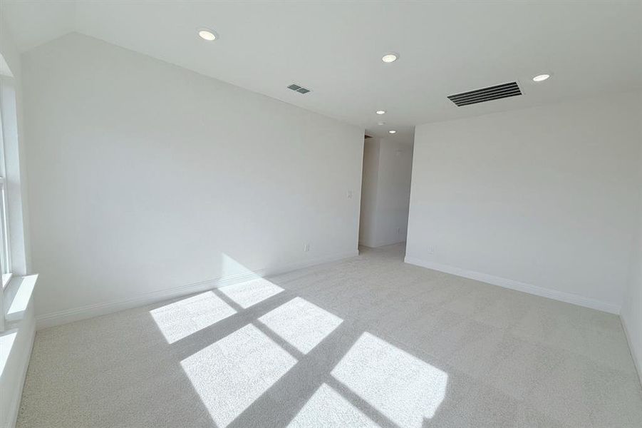 Spacious, unfurnished interior of a new home in Polo Ridge, Mesquite (Image 11).