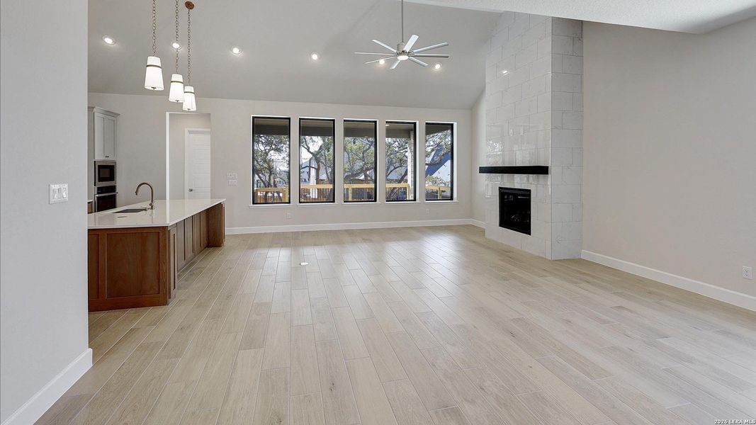 Spacious, unfurnished interior of a new home in The Ranches at Creekside, Boerne (Image 22).