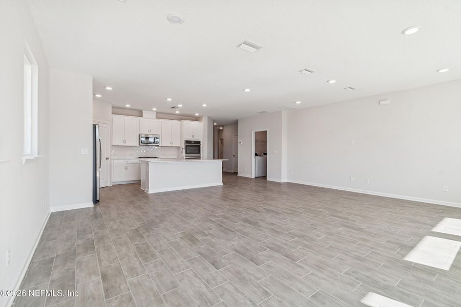 Spacious, unfurnished interior of a new home in Tributary 50', Yulee (Image 21).