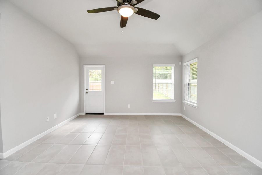 Spacious, unfurnished interior of a new home in Montgomery Ridge: Founders Collection, Montgomery (Image 21).