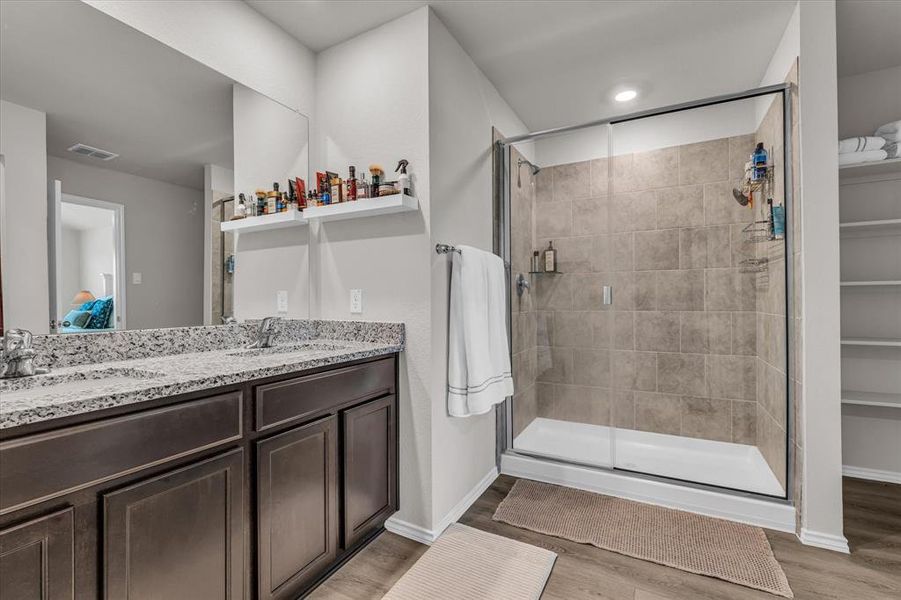 Furnished interior view inside a new home in , Lorena (Image 11).