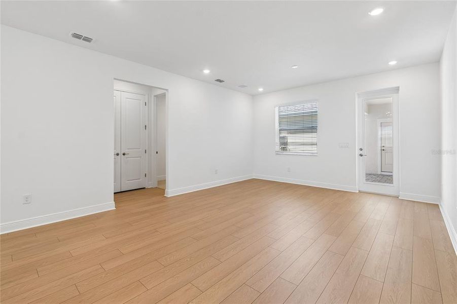 Spacious, unfurnished interior of a new home in SeaFlower, Bradenton (Image 14).