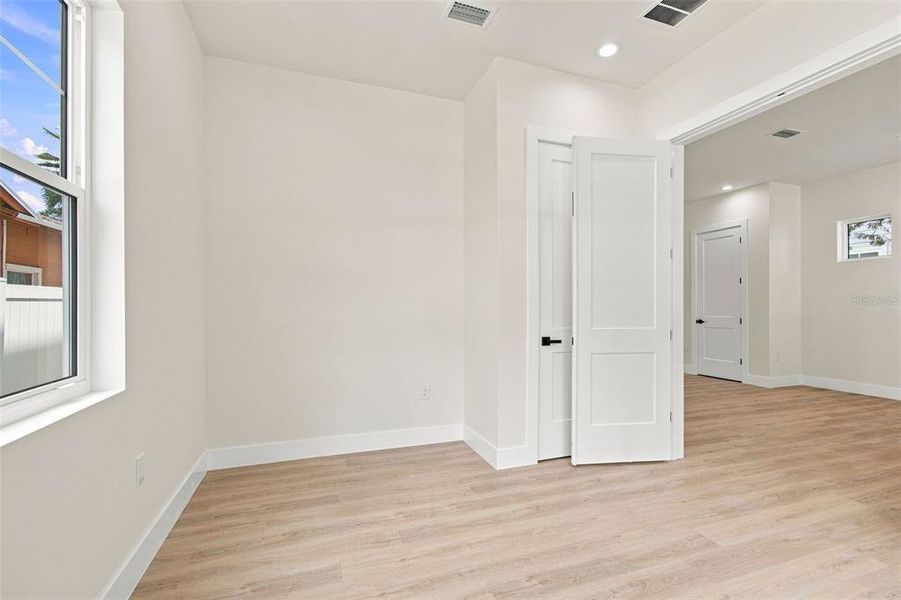 Spacious, unfurnished interior of a new home in , St. Petersburg (Image 61). Spacious, unfurnished interior of a new home in , St. Petersburg (Image 61).
