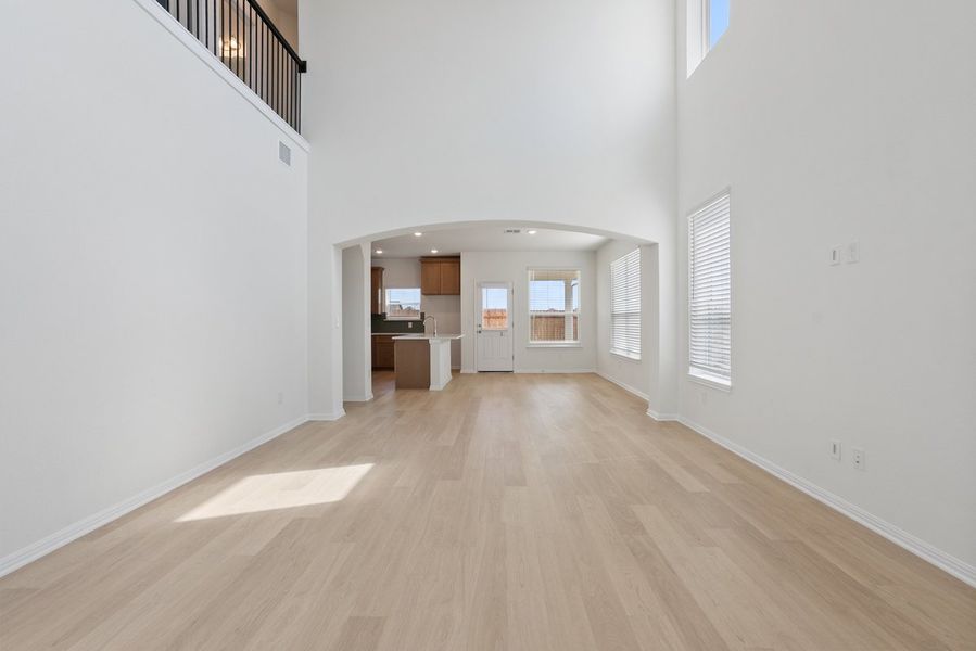 Spacious, unfurnished interior of a new home in Porter Country, Buda (Image 17).