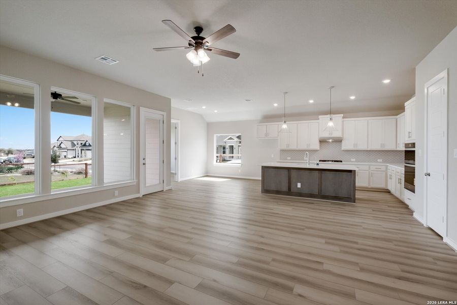 Spacious, unfurnished interior of a new home in The Crossvine, Schertz (Image 9).