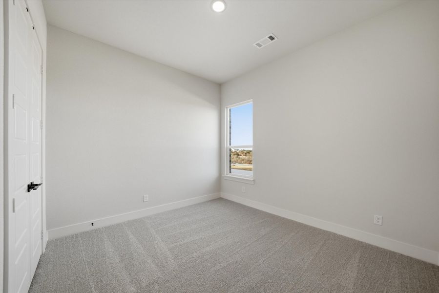 Spacious, unfurnished interior of a new home in Eagle Ridge Estates, Weatherford (Image 27).
