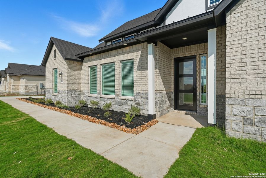 Exterior details and patio area of a home in Sienna Lakes, San Antonio (Image 4). Exterior details and patio area of a home in Sienna Lakes, San Antonio (Image 4).