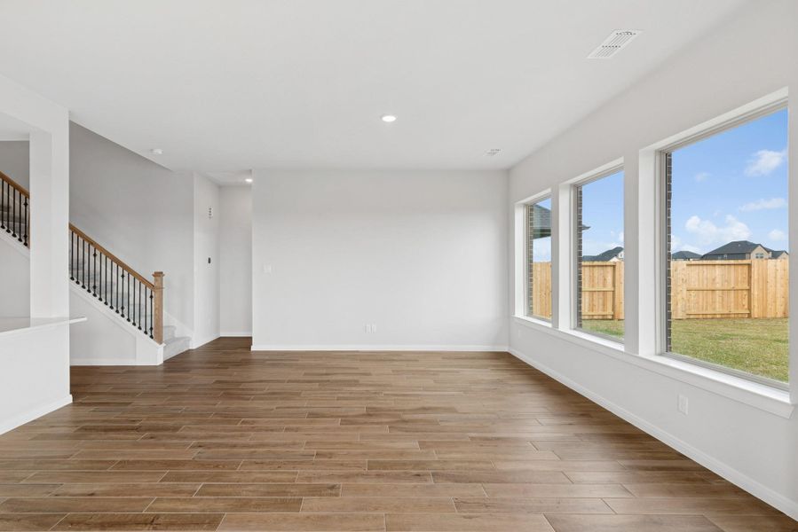 Spacious, unfurnished interior of a new home in Beacon Point at Lago Mar 50’ Homesites, Texas City (Image 20).