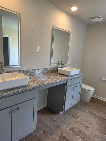 Furnished interior view inside a new home in Creekbend Overlook, South Fulton (Image 14).