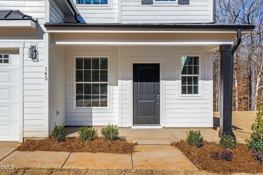 Exterior - Front Door - DSC04554