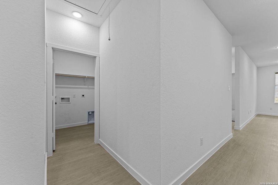 Spacious, unfurnished interior of a new home in Grace Valley, Cibolo (Image 11).