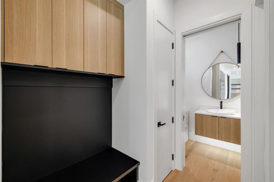 Furnished interior view inside a new home in , Farmers Branch (Image 10).