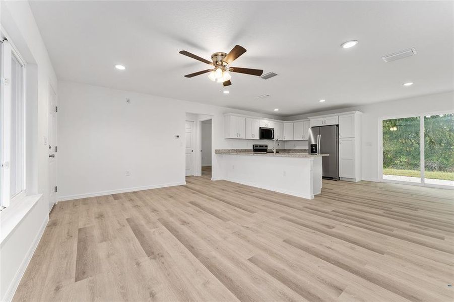 Spacious, unfurnished interior of a new home in , Ocklawaha (Image 17).