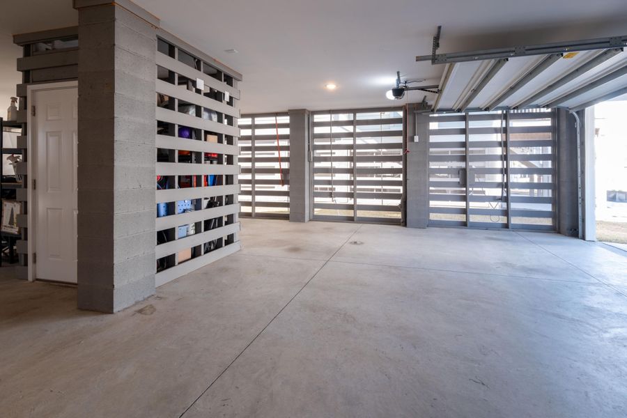 Condo located in Mount Pleasant, SC showcasing its design and architecture (Image 5).