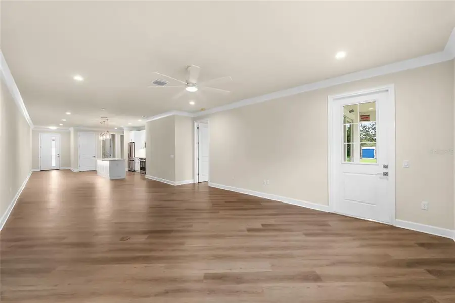 Spacious, unfurnished interior of a new home in , Tarpon Springs (Image 19).