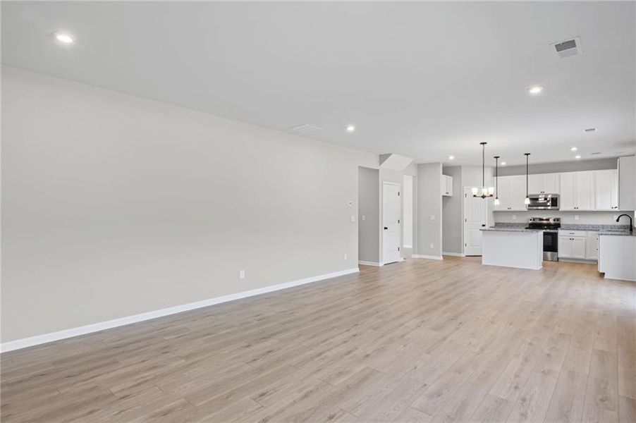 Spacious, unfurnished interior of a new home in Sage Woods, Dallas (Image 10). Spacious, unfurnished interior of a new home in Sage Woods, Dallas (Image 10).