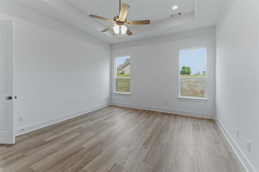 Spacious, unfurnished interior of a new home in Grayson Ridge, Van Alstyne (Image 25).