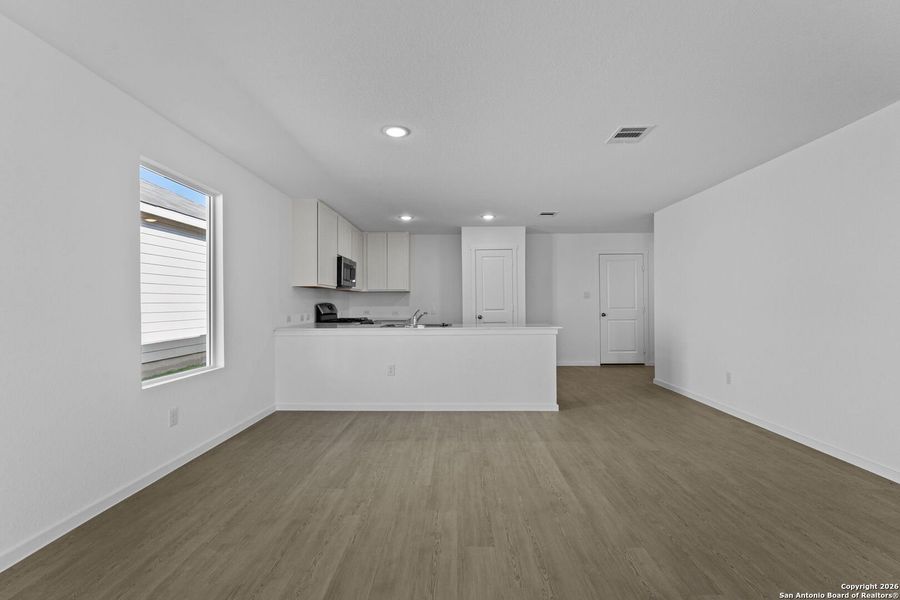 Spacious, unfurnished interior of a new home in , New Braunfels (Image 19).