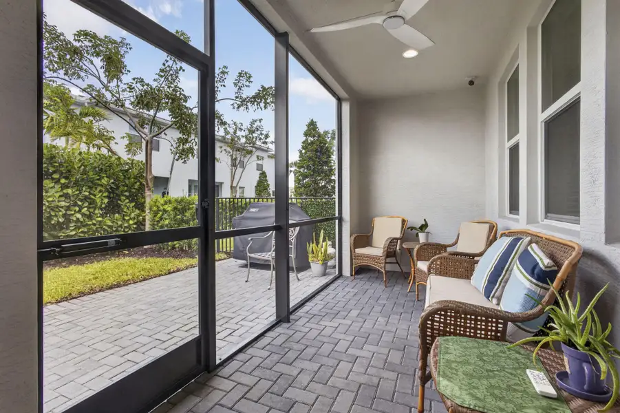 screened in Lanai screened in Lanai