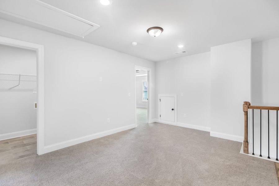 Spacious, unfurnished interior of a new home in Ridge Pointe, Athens (Image 21).