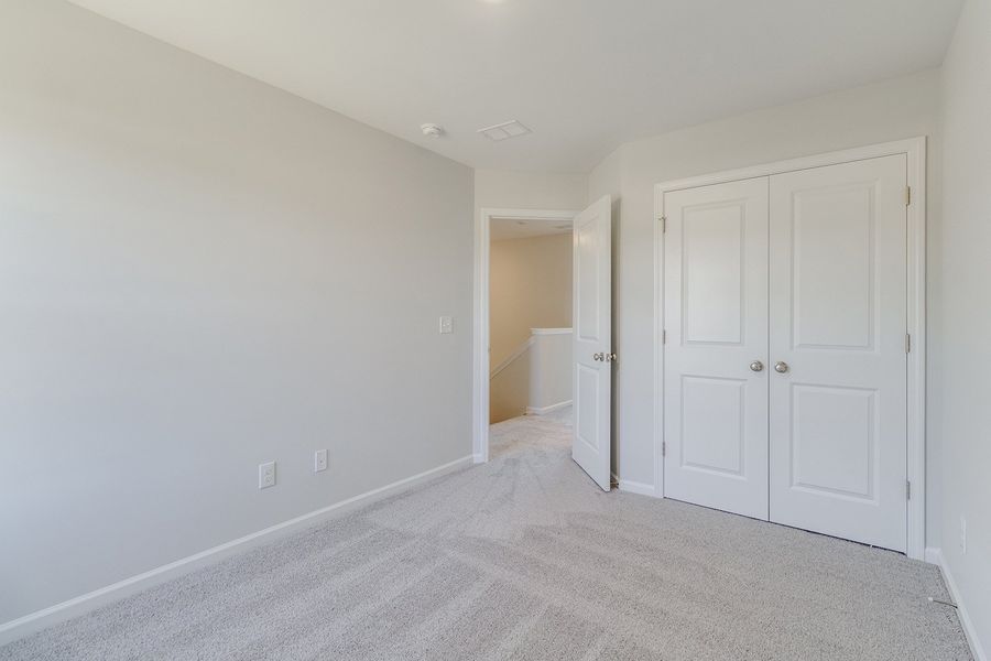 Spacious, unfurnished interior of a new home in Astoria, Columbia (Image 27).