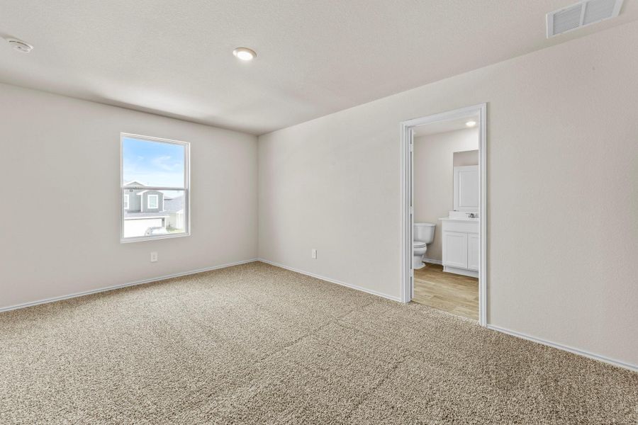 Spacious, unfurnished interior of a new home in Sunset Oaks, Maxwell (Image 30).