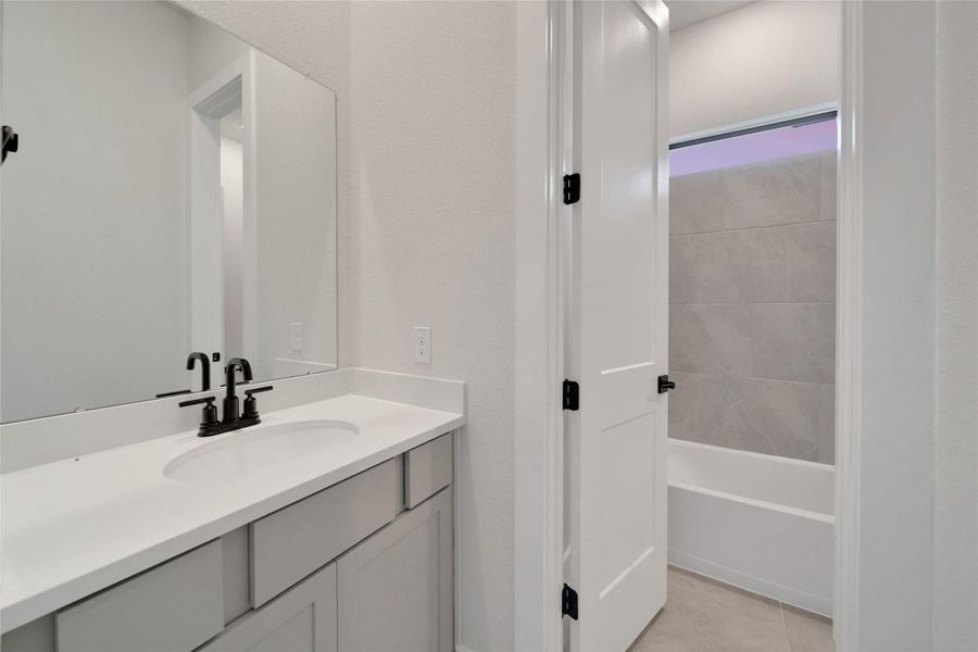 Furnished interior view inside a new home in , Rosharon (Image 15).