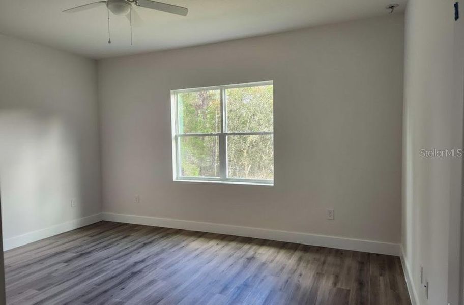 Spacious, unfurnished interior of a new home in , Homosassa (Image 14).