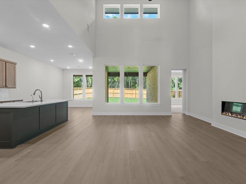 Spacious, unfurnished interior of a new home in Oakhill Reserve, Tomball (Image 12).