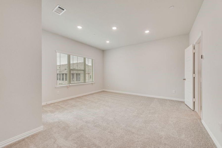 Spacious, unfurnished interior of a new home in , Frisco (Image 23).