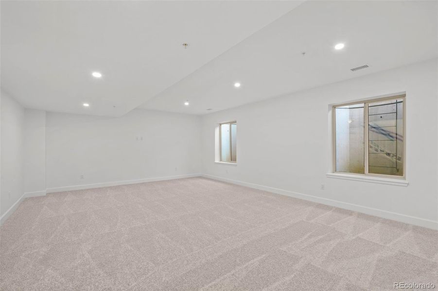 Spacious, unfurnished interior of a new home in , Littleton (Image 19).
