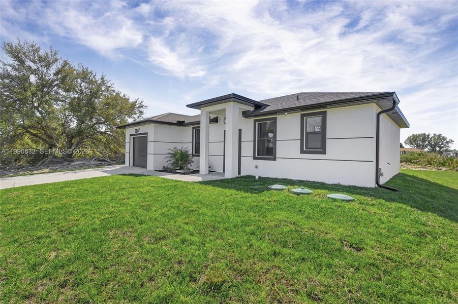 Exterior details and patio area of a home in , Lehigh Acres (Image 31).