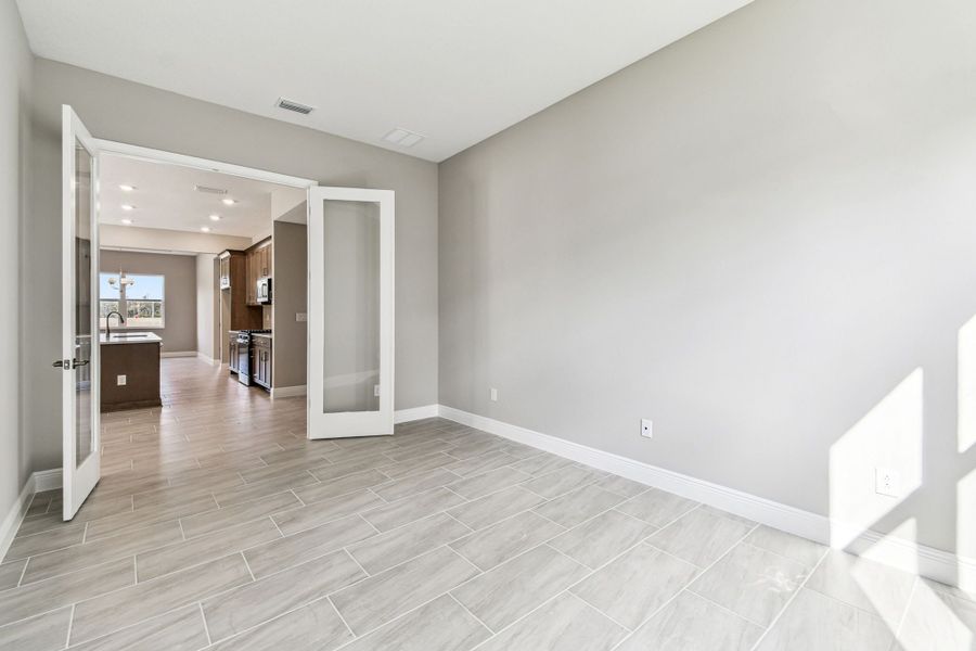 Spacious, unfurnished interior of a new home in River Preserve Estates, Parrish (Image 25).