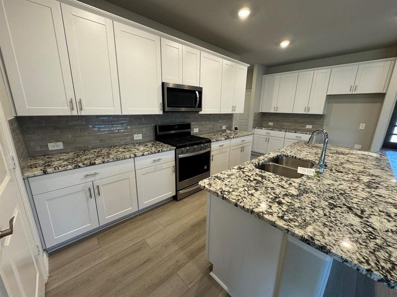 Furnished interior view inside a new home in Cibolo Hills, Fort Worth (Image 16). Furnished interior view inside a new home in Cibolo Hills, Fort Worth (Image 16).