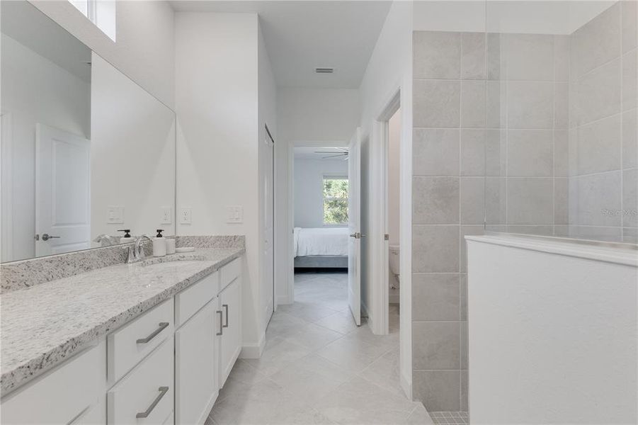 Furnished interior view inside a new home in , Alva (Image 30).