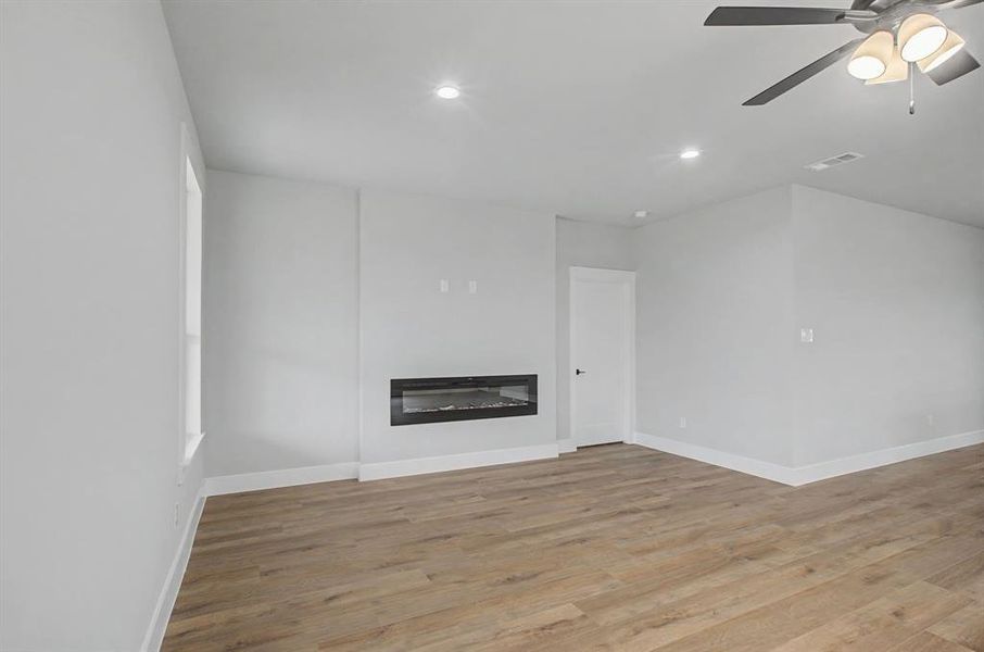 Spacious, unfurnished interior of a new home in , Dallas (Image 21). Spacious, unfurnished interior of a new home in , Dallas (Image 21).