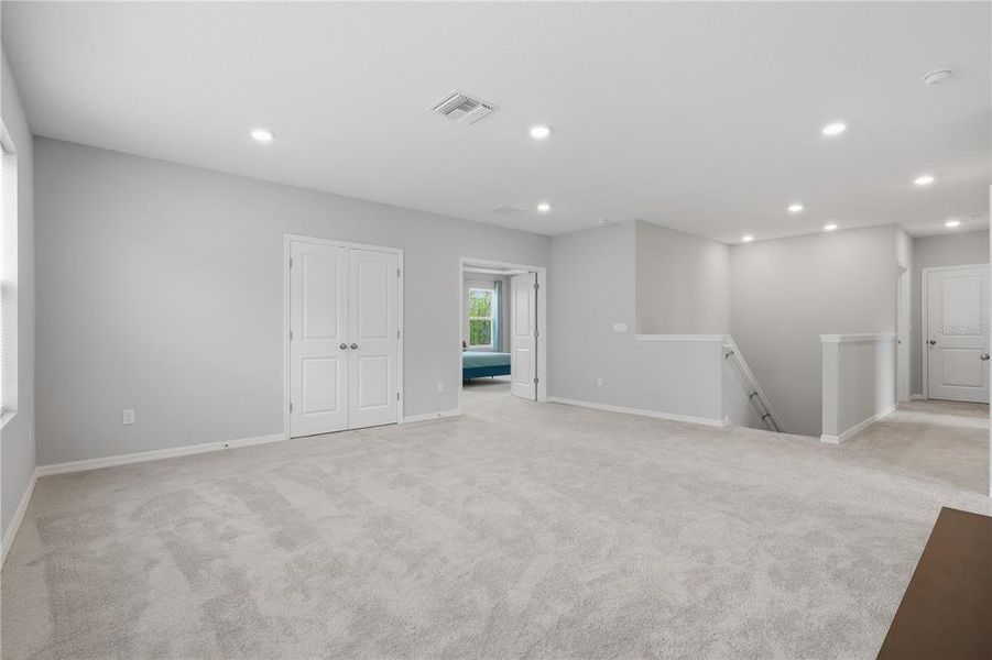 Spacious, unfurnished interior of a new home in Deerbrook, Land O' Lakes (Image 26).