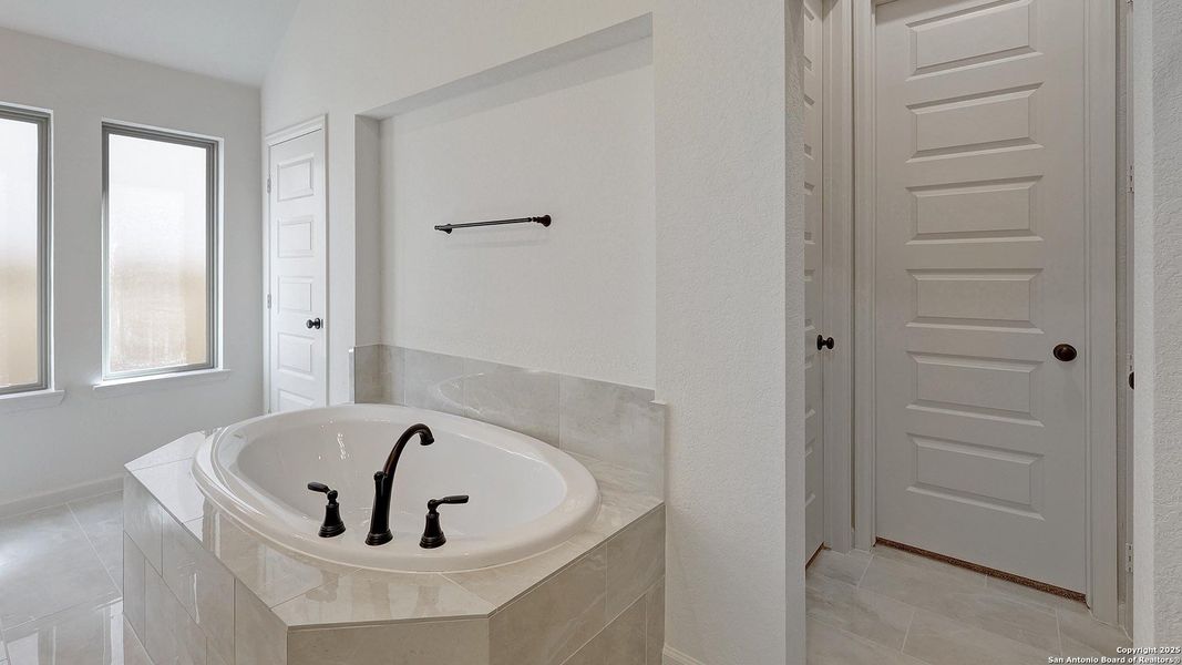 Close-up of interior finishes inside a home in Haby Hill 50', San Antonio (Image 19).